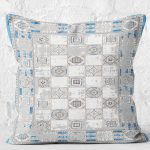 - K11535-Gorsel-2 - Realhomes RealHomes Gri - Mavi Zeminde Dokuma Halı Motifli Kilim Desenli Dijital Baskılı Yastık Kırlent Kılıfı Realhomes