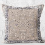 - K11537-Gorsel-2 - Realhomes RealHomes Kahverengi Zeminde Uşak Motifli Vİntage Desenli Dijital Baskılı Yastık Kırlent Kılıfı Realhomes