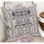 - K11539-Gorsel-1 - Realhomes RealHomes Krem Zeminde Dokuma Halı Motifli Kilim Desenli Dijital Baskılı Yastık Kırlent Kılıfı Realhomes