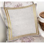 - K11545-Gorsel-1 - Realhomes RealHomes Gold - Gri Zeminde Çerçeveli Motifli Eskitme Desenli Dijital Baskılı Yastık Kırlent Kılıfı Realhomes