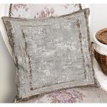 - K11546-Gorsel-1 - Realhomes RealHomes Gri - Kahverengi Zeminde Antik Motifli Eskitme Desenli Dijital Baskılı Yastık Kırlent Kılıfı Realhomes