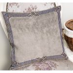- K11558-Gorsel-1 - Realhomes RealHomes Füme - Gri Zeminde Çerçeveli Motifli Dokuma Halı Desenli Dijital Baskılı Yastık Kırlent Kılıfı Realhomes