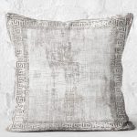- K11568-Gorsel-2 - Realhomes RealHomes Krem - Gri Zeminde Çerçeveli Motifli Antik Desenli Dijital Baskılı Yastık Kırlent Kılıfı Realhomes