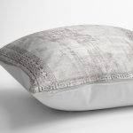 - K11568-Gorsel-3 - Realhomes RealHomes Krem - Gri Zeminde Çerçeveli Motifli Antik Desenli Dijital Baskılı Yastık Kırlent Kılıfı Realhomes