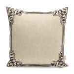 - K11576-Gorsel - Realhomes RealHomes Krem - Kahverengi Zeminde Çerçeveli Motifli Klasik Desenli Dijital Baskılı Yastık Kırlent Kılıfı Realhomes