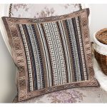 - K11583-Gorsel-1 - Realhomes RealHomes Kahverengi Zeminde Kilim Motifli Yöresel Desenli Dijital Baskılı Yastık Kırlent Kılıfı Realhomes