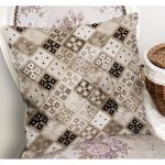 - K11597-Gorsel-1 - Realhomes RealHomes Kahverengi - Krem Zeminde Etnik Motifli Geleneksel Desenli Dijital Baskılı Yastık Kırlent Kılıfı Realhomes