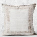 - K11598-Gorsel-2 - Realhomes RealHomes Krem - Bej Zeminde Çerçeveli Motifli Dokuma Desenli Dijital Baskılı Yastık Kırlent Kılıfı Realhomes