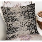 - K11604-Gorsel-1 - Realhomes RealHomes Siyah - Gri Zeminde Eskitme Motifli Antik Desenli Dijital Baskılı Yastık Kırlent Kılıfı Realhomes