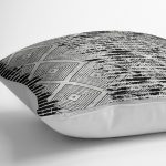 - K11605-Gorsel-3 - Realhomes RealHomes Siyah - Gri Zeminde Eskitme Motifli Kilm Desenli Dijital Baskılı Yastık Kırlent Kılıfı Realhomes