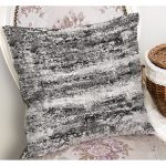 RealHomes Siyah - Beyaz Zeminde Kanvas Motifli Eskitme Desenli Dijital Baskılı Yastık Kırlent Kılıfı Realhomes