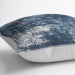 RealHomes Mavi - Beyaz Zeminde Eskitme Motifli Dokuma Halı Desenli Dijital Baskılı Yastık Kırlent Kılıfı Realhomes