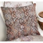 - K11613-Gorsel-1 - Realhomes RealHomes Eskitme Temalı Geometrik Motifli Kanvas Desenli Dijital Baskılı Yastık Kırlent Kılıfı Realhomes
