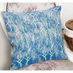 - K11617-Gorsel-1 - Realhomes RealHomes Mavi Zeminde Kanvas Motifli Geometrik Desenli Dijital Baskılı Yastık Kırlent Kılıfı Realhomes