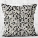 - K11631-Gorsel-2 - Realhomes RealHomes Gri - Siyah Zeminde Eskitme Motifli Geometrik Desenli Dijital Baskılı Yastık Kırlent Kılıfı Realhomes