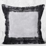 - K11635-Gorsel-2 - Realhomes RealHomes Siyah - Gri Zeminde Çerçeveli Motifli Dokuma Desenli Dijital Baskılı Yastık Kırlent Kılıfı Realhomes