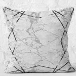 - K11637-Gorsel-2 - Realhomes RealHomes Gri - Siyah Zeminde Çerçeveli Motifli Mermer Desenli Dijital Baskılı Yastık Kırlent Kılıfı Realhomes