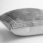 - K11638-Gorsel-3 - Realhomes RealHomes Gri - Beyaz Zeminde Çerçeveli Motifli Antik Desenli Dijital Baskılı Yastık Kırlent Kılıfı Realhomes