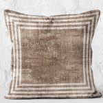 - K11640-Gorsel-2 - Realhomes RealHomes Kahverengi - Beyaz Zeminde Çerçeveli Motifli Dokuma Desenli Dijital Baskılı Yastık Kırlent Kılıfı Realhomes