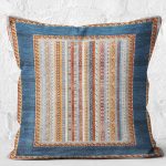 - K11664-Gorsel-2 - Realhomes RealHomes Mavi Zeminde Kilim Motifli Dokuma Desenli Dijital Baskılı Yastık Kırlent Kılıfı Realhomes