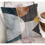 - K11670-Gorsel-1 - Realhomes RealHomes Geometrik Temalı Dokuma Halı Motifli Çizgili Desenli Dijital Baskılı Yastık Kırlent Kılıfı Realhomes