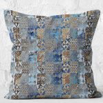 - K11677-Gorsel-2 - Realhomes RealHomes Gold - Mavi Zeminde Kanvas Motifli Etnik Desenli Dijital Baskılı Yastık Kırlent Kılıfı Realhomes