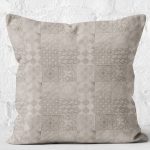 - K11679-Gorsel-2 - Realhomes RealHomes Krem - Bej Zeminde Etnik Motifli Kilim Desenli Dijital Baskılı Yastık Kırlent Kılıfı Realhomes