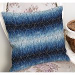 - K11686-Gorsel-1 - Realhomes RealHomes Gold - Lacivert Zeminde Geometrik Motifli Üçgen Desenli Dijital Baskılı Yastık Kırlent Kılıfı Realhomes