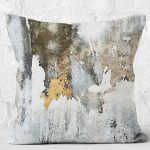 - K11688-Gorsel-2 - Realhomes RealHomes Sarı - Krem Zeminde Kanvas Motifli Duvar Desenli Dijital Baskılı Yastık Kırlent Kılıfı Realhomes