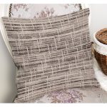 - K11693-Gorsel-1 - Realhomes RealHomes Krem - Bej Zeminde Geometrik Motifli Eskitme Desenli Dijital Baskılı Yastık Kırlent Kılıfı Realhomes