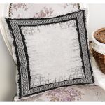 - K11698-Gorsel-1 - Realhomes RealHomes Gri - Siyah Zeminde Çerçeveli Motifli Eskitme Desenli Dijital Baskılı Yastık Kırlent Kılıfı Realhomes