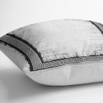 - K11698-Gorsel-3 - Realhomes RealHomes Gri - Siyah Zeminde Çerçeveli Motifli Eskitme Desenli Dijital Baskılı Yastık Kırlent Kılıfı Realhomes