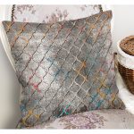 - K11699-Gorsel-1 - Realhomes RealHomes Gri Zeminde Morrocan Motifli Kanvas Desenli Dijital Baskılı Yastık Kırlent Kılıfı Realhomes