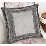 - K11702-Gorsel-1 - Realhomes RealHomes Gri - Siyah Zeminde Çerçeveli Motifli Antik Desenli Dijital Baskılı Yastık Kırlent Kılıfı Realhomes