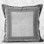 - K11702-Gorsel-2 - Realhomes RealHomes Gri - Siyah Zeminde Çerçeveli Motifli Antik Desenli Dijital Baskılı Yastık Kırlent Kılıfı Realhomes