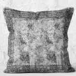 - K11707-Gorsel-2 - Realhomes RealHomes Gri - Siyah Zeminde Çerçeveli Motifli Antik Desenli Dijital Baskılı Yastık Kırlent Kılıfı Realhomes