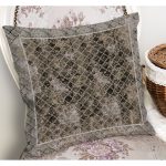 - K11709-Gorsel-1 - Realhomes RealHomes Kahverengi - Gri Zeminde Çerçeveli Motifli Morrocan Desenli Dijital Baskılı Yastık Kırlent Kılıfı Realhomes