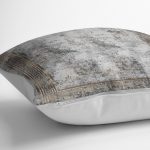 - K11710-Gorsel-3 - Realhomes RealHomes Gri Zeminde Çerçeveli Motifli Eskitme Desenli Dijital Baskılı Yastık Kırlent Kılıfı Realhomes