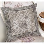 RealHomes Ekru- Gri Zeminde Çerçeveli Motifli Morrocan Desenli Dijital Baskılı Yastık Kırlent Kılıfı Realhomes