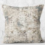 - K11712-Gorsel-2 - Realhomes RealHomes Ekru Zeminde Göbekli Halı Motifli Antik Desenli Dijital Baskılı Yastık Kırlent Kılıfı Realhomes