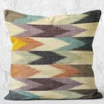 - K11714-Gorsel-2 - Realhomes RealHomes Örgü Temalı Patchwork Motifli Kilim Desenli Dijital Baskılı Yastık Kırlent Kılıfı Realhomes