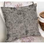 - K11717-Gorsel-1 - Realhomes RealHomes Ekru - Siyah Zeminde Kilim Motifli Dokuma Halı Desenli Dijital Baskılı Yastık Kırlent Kılıfı Realhomes