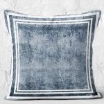 - K11721-Gorsel-2 - Realhomes RealHomes Mavi - Beyaz Zeminde Çerçeveli Motifli Otantik Desenli Dijital Baskılı Yastık Kırlent Kılıfı Realhomes