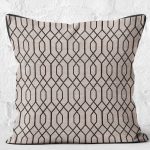 - K11723-Gorsel-2 - Realhomes RealHomes Kahverengi Zeminde Geometrik Motifli Örgü Desenli Dijital Baskılı Yastık Kırlent Kılıfı Realhomes