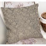 - K11728-Gorsel-1 - Realhomes RealHomes Kahverengi Zeminde Kilim Motifli Dokuma Halı Desenli Dijital Baskılı Yastık Kırlent Kılıfı Realhomes