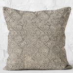 - K11728-Gorsel-2 - Realhomes RealHomes Kahverengi Zeminde Kilim Motifli Dokuma Halı Desenli Dijital Baskılı Yastık Kırlent Kılıfı Realhomes