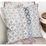 - K11729-Gorsel-1 - Realhomes RealHomes Gri Zeminde Dokuma Halı Motifli Geometrik Desenli Dijital Baskılı Yastık Kırlent Kılıfı Realhomes