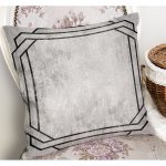 - K11735-Gorsel-1 - Realhomes RealHomes Gri - Siyah Zeminde Çerçeveli Motifli Antik Desenli Dijital Baskılı Yastık Kırlent Kılıfı Realhomes