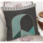 - K11745-Gorsel-1 - Realhomes RealHomes Gri Zeminde Geometrik Motifli Mordern Sanat Desenli Dijital Baskılı Yastık Kırlent Kılıfı Realhomes