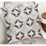 - K11760-Gorsel-1 - Realhomes RealHomes Siyah - Gri Zeminde Mermer Motifli Eskitme Desenli Dijital Baskılı Yastık Kırlent Kılıfı Realhomes